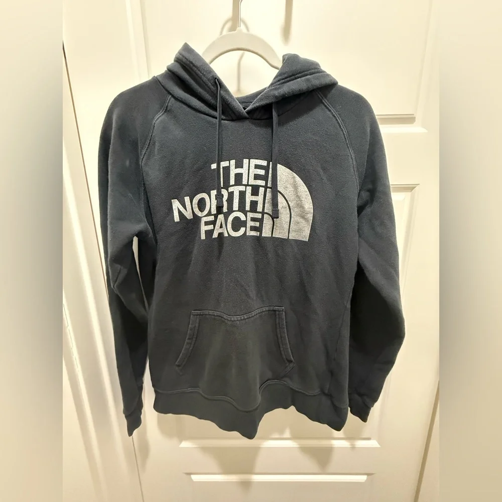 North Face. Classic Half Dome Pullover Hoodie. Black. Size Medium.